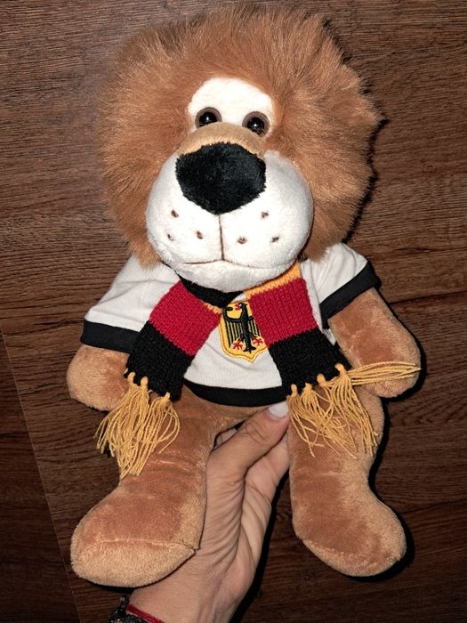 Левчик, красунчик.