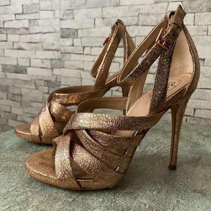 Szpilki Guess jak nowe