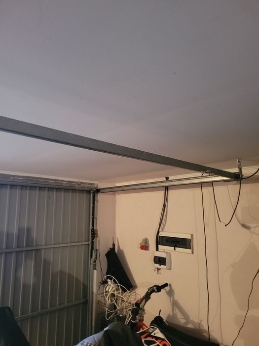 Brama garażowa uchylna Wiśniowski