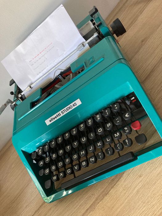 Máquina de escrever  **  Olivetti