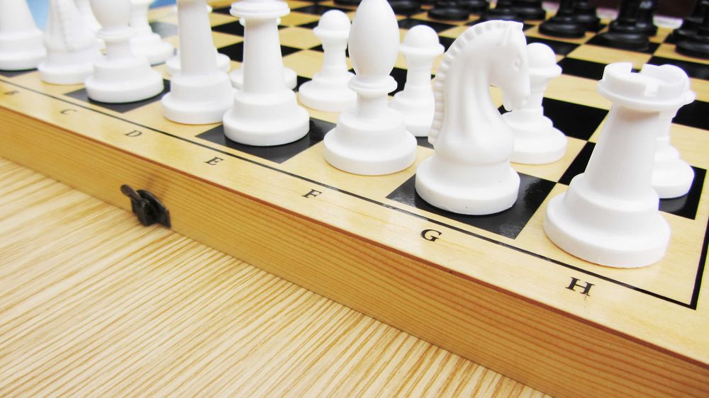 шахматы фигуры и шахматная доска