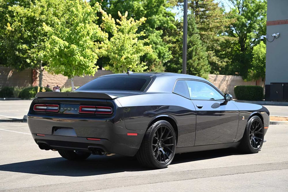 Dodge Challenger      2019