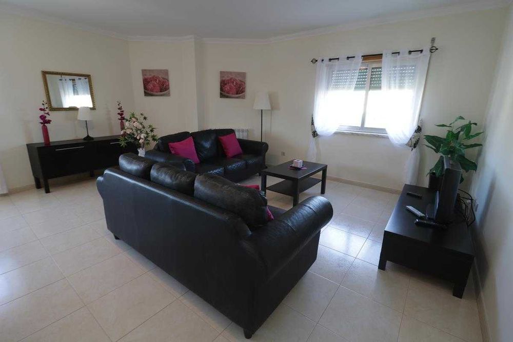 Apartamento T2 para férias a 500 metros da Baía com lugar garagem