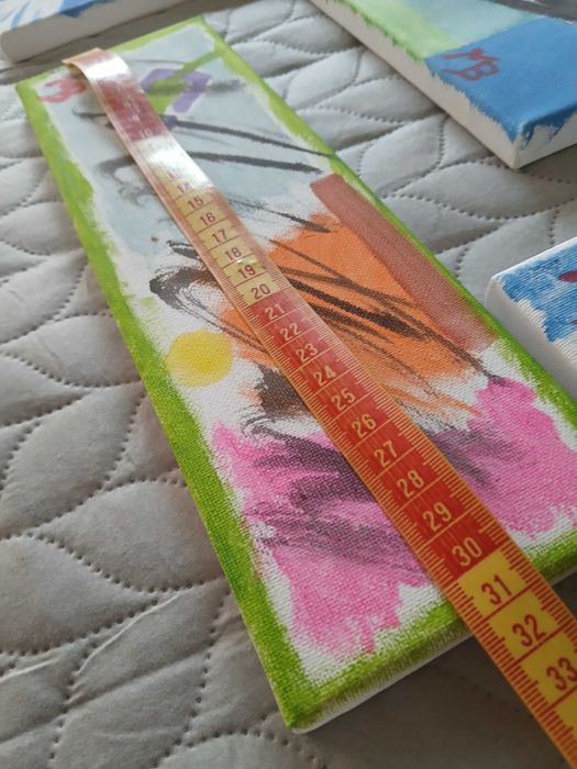 11 quadros de diferentes tamanhos, pintados à mão (valor cada)