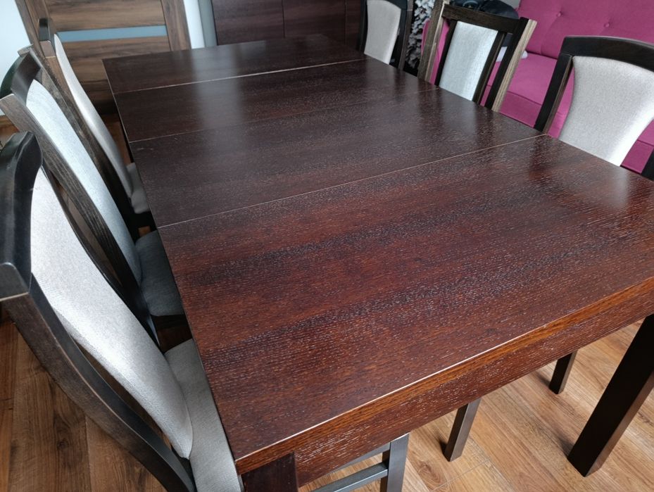 Stół plus krzesła