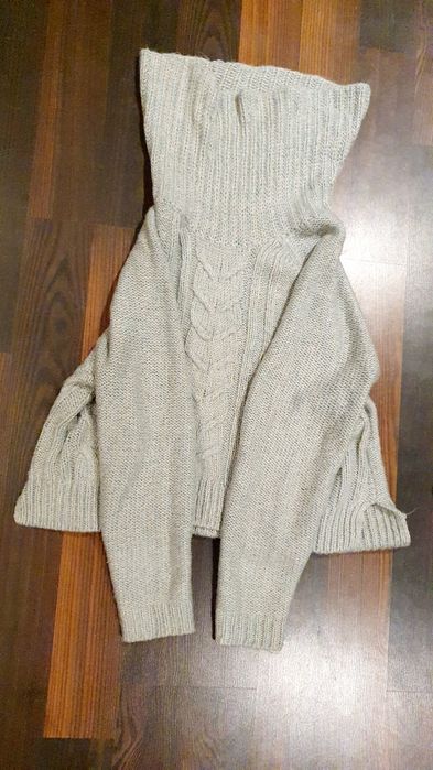 Damski sweterek z golfem