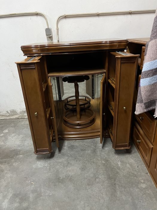 Movel de tv com garrafeira