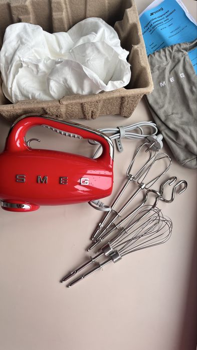 Міксер smeg hmf01creu червоний