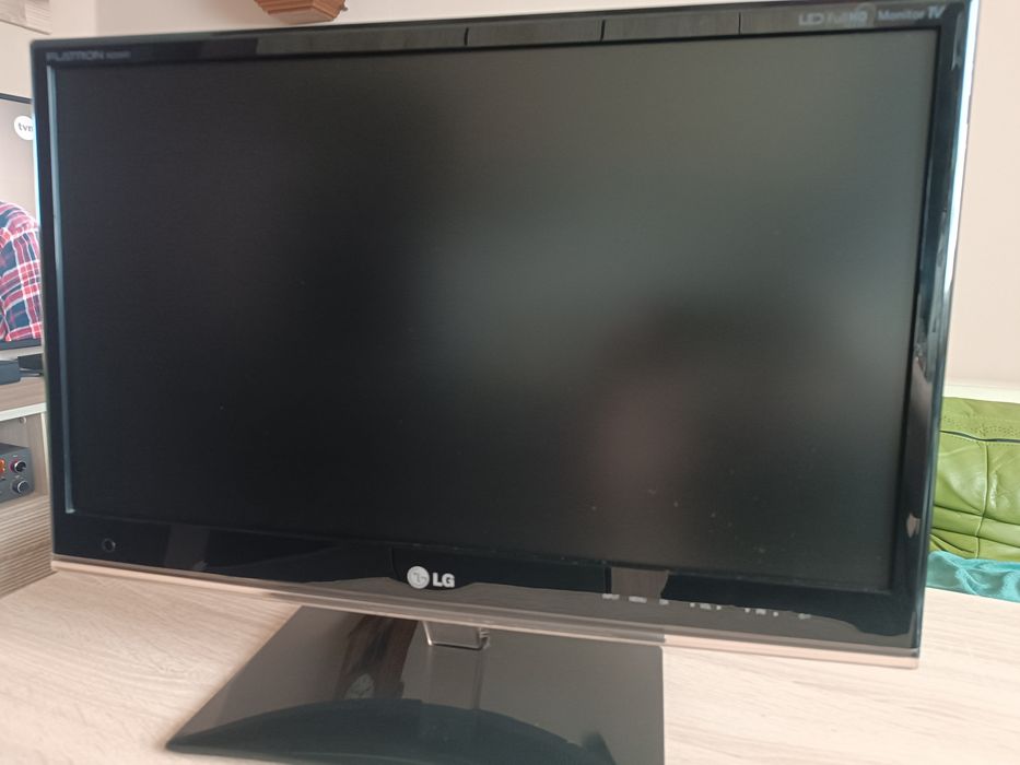 Monitor z tunerem telewizyjnym LG