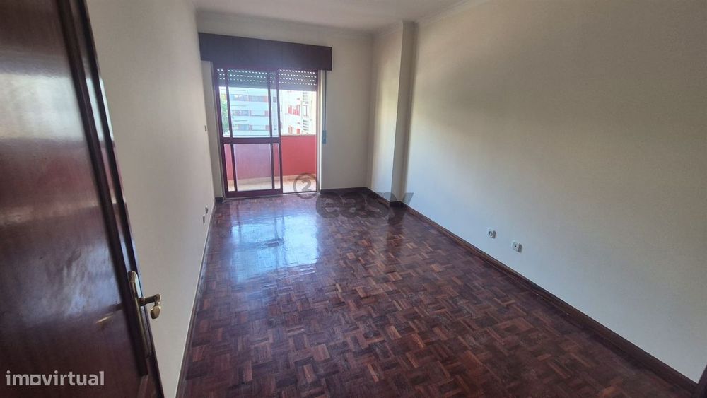 T2 na Cavaleira com parqueamento