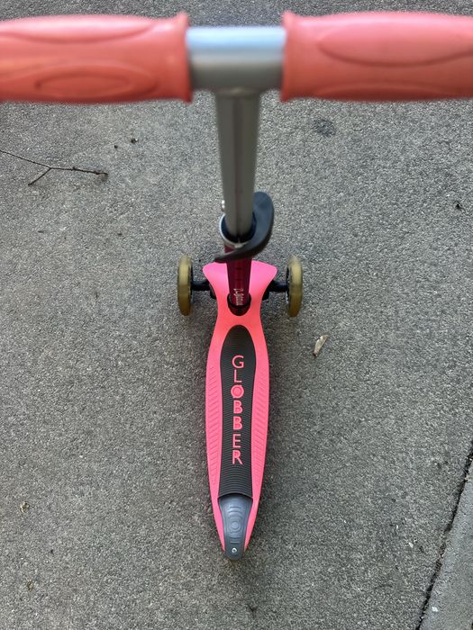 Самокат трьохколісний дитячий Globber Junior Foldable Lights deep pink