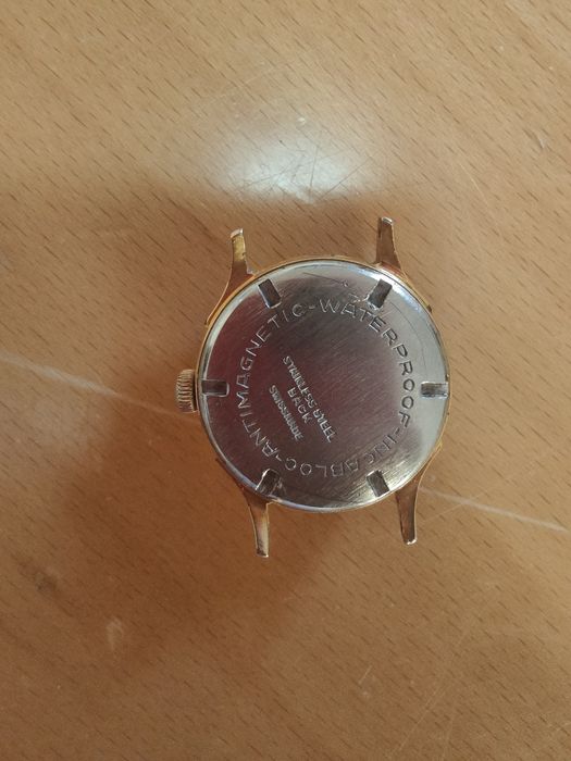 relógio mecânico antigo