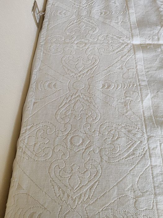 Colcha branca antiga