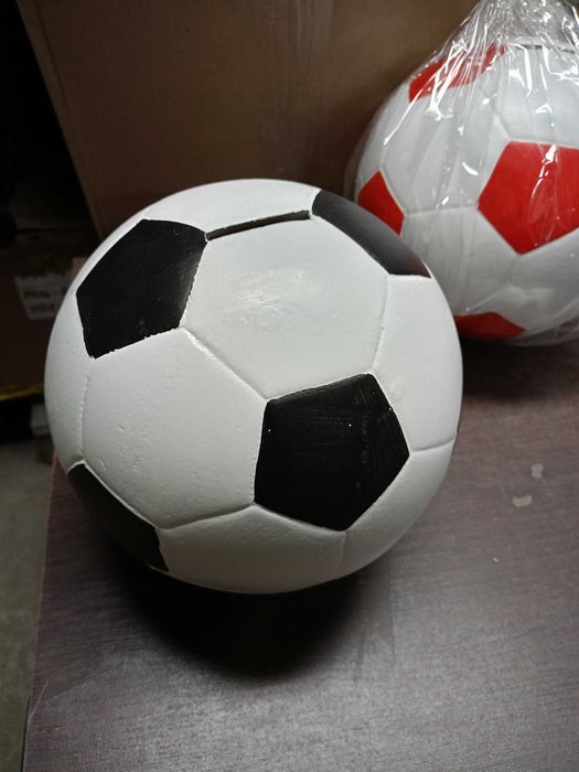 skarbonka ceramiczna piłka czarna