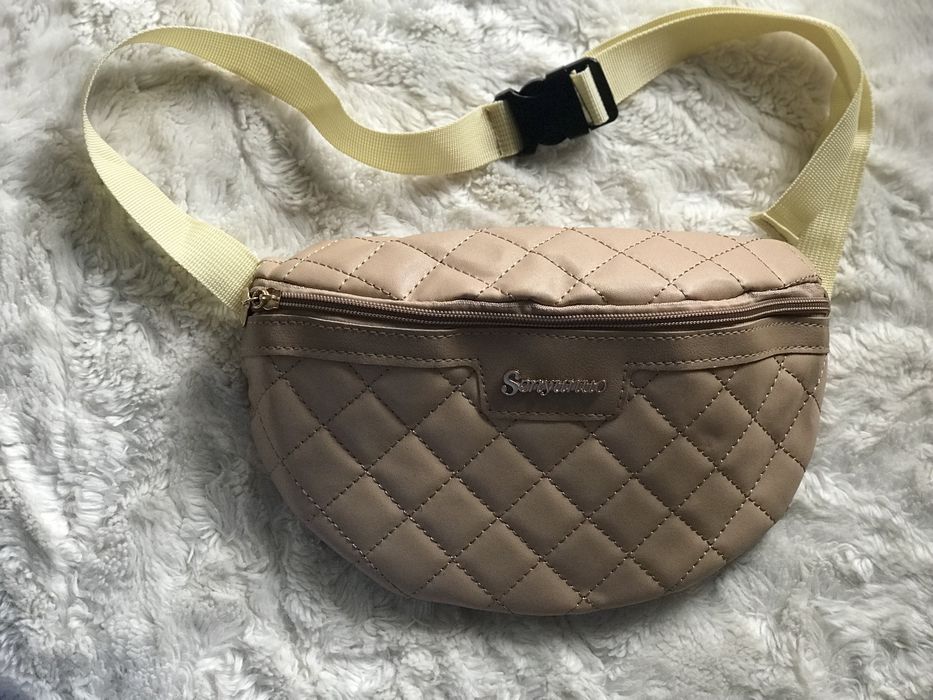 Жіноча сумка бананка