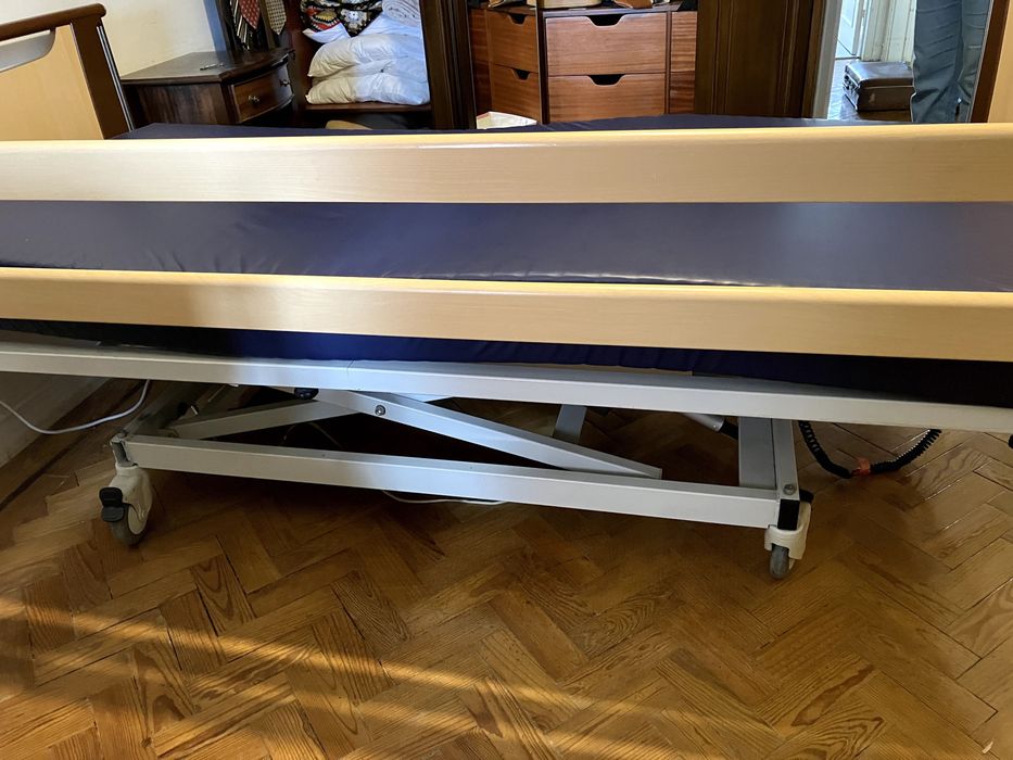 Cama Articulada com Comando e Protecção Contra Quedas