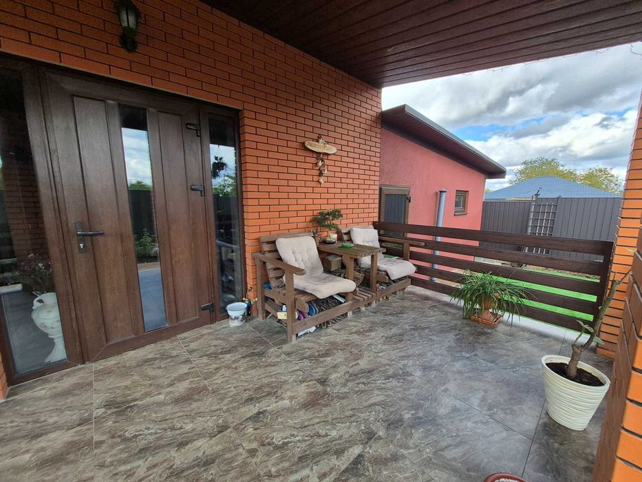 Двоповерховий будинок з ремонтом на Вінницьких Хуторах