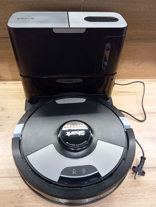 Robot sprzątający Shark AI Ultra z podstawą samoczynnie opróżniającą