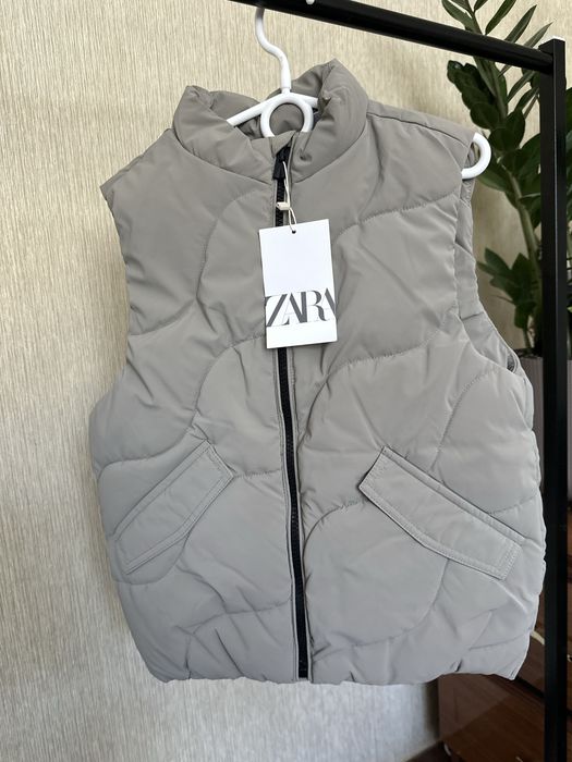 Жилетка прорезинена zara 110 см