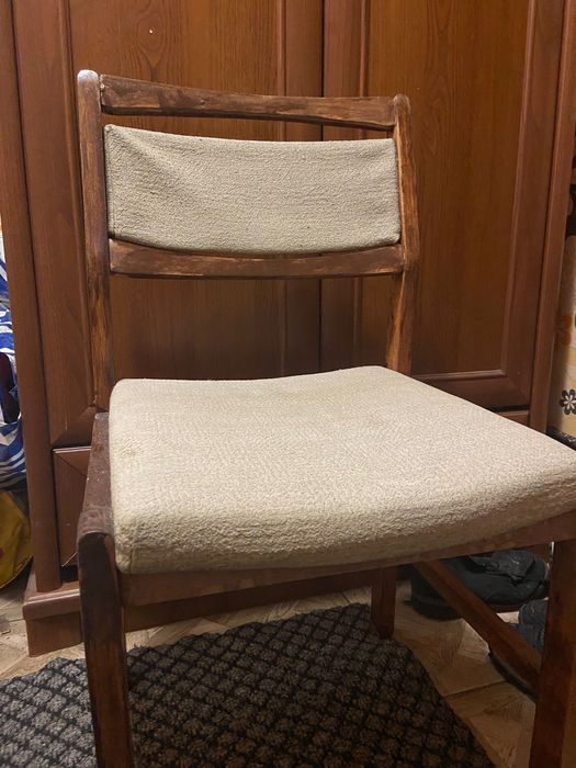 Cтілець дерев‘яний гарний добротний