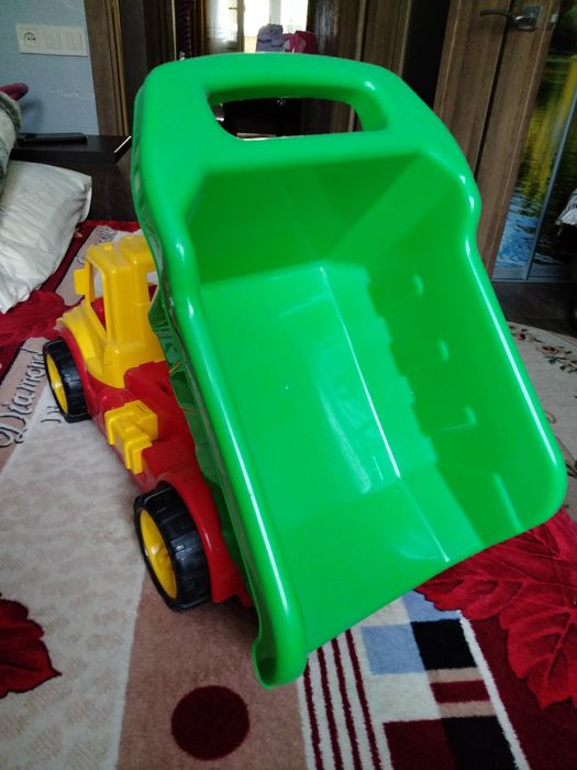 Продам автівку, сміттєвоз та самосвалл