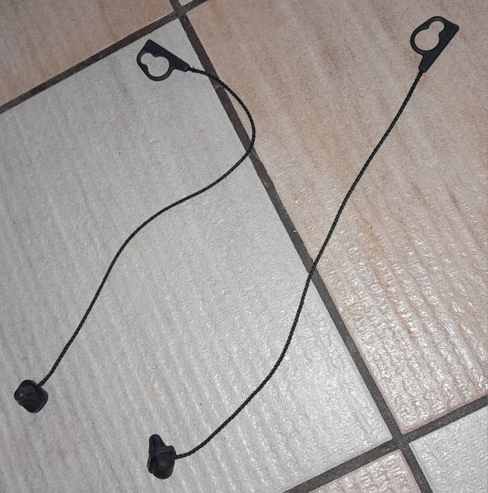 Tylna półka bagażnika - Opel Corsa D plus H7 żarówki i olej silnikowy