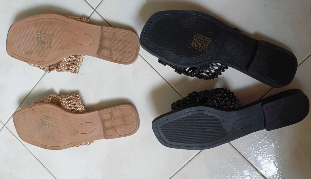Chinelas - Pretas e Douradas 36