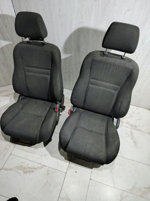 Тряпчаний салон сидіння з підігівом Toyota Avensis T25 авенсіс т25