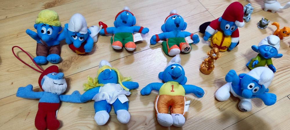 Lote de bonecos variados