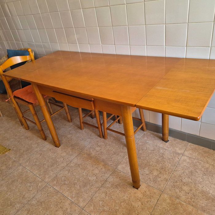 Mesa cozinha e cadeiras