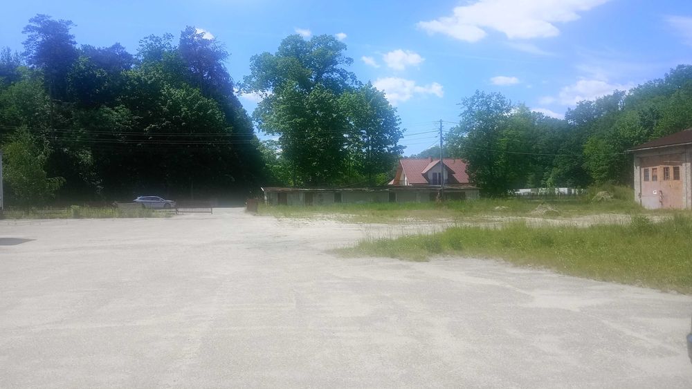 Sprzedam działkę inwestycyjną z biurowcem i magazynami