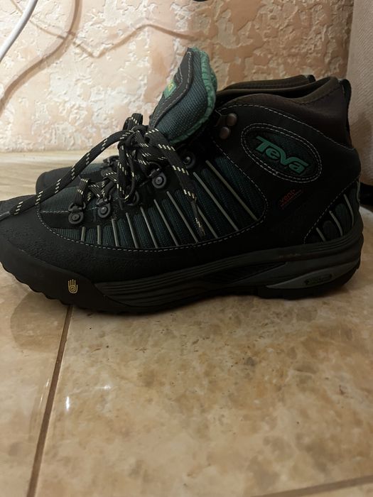 Ботінки Teva трекінгові