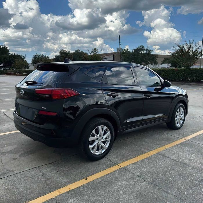 Hyundai Tucson SE      2019