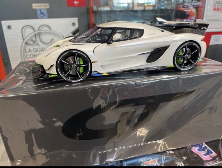 Koenigsegg jesko 1/12 limited edition 999pcs