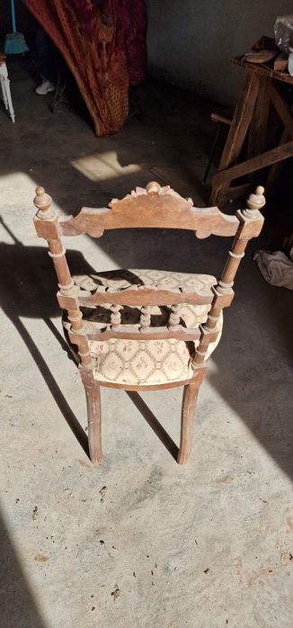 Várias cadeiras para recuperar