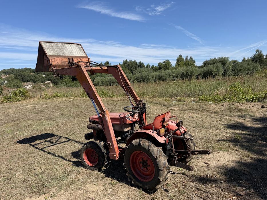 Kubota b7001 4x4 com pa frontal
