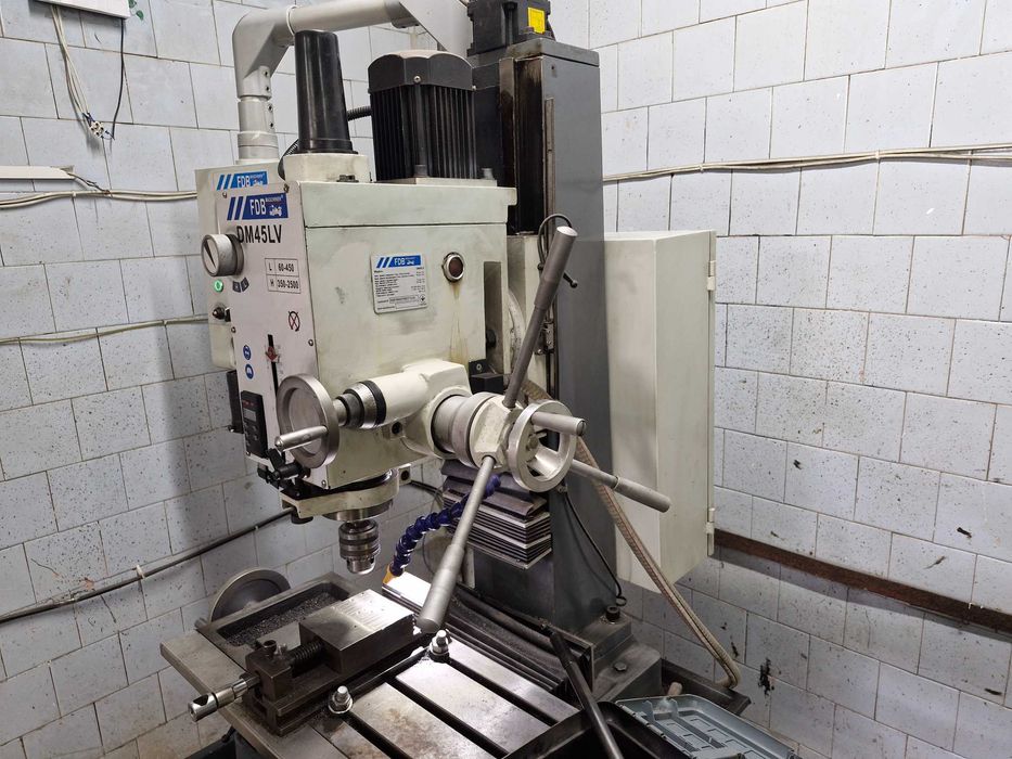 Фрезерний станок по металу FDB DM45LV
