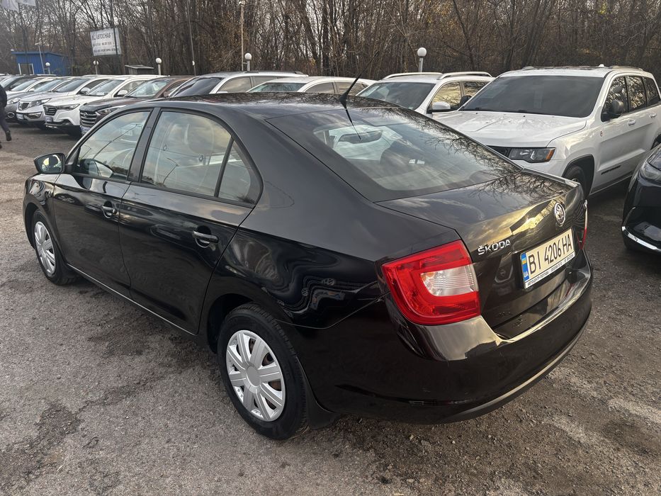 Продам Skoda  Rapid 1.6 Mpi ліфтбек