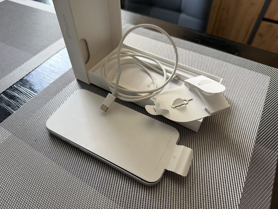 Продам IPhone 16 White 256 gb Neverlock Айфон
