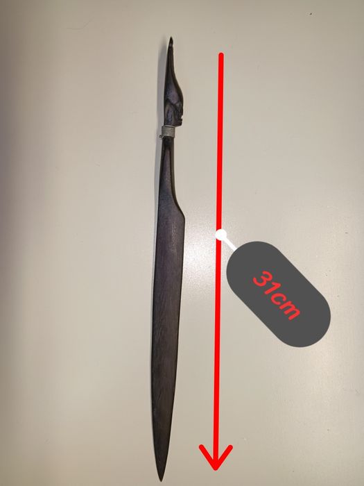 Utensílio para abrir cartas em pau preto. Arte artesanal africana. Nun