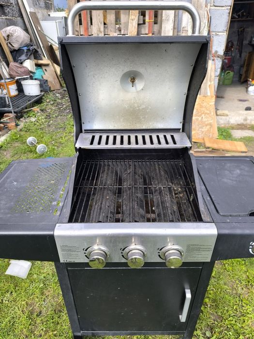 Grill gazowy z palnikiem na garnek