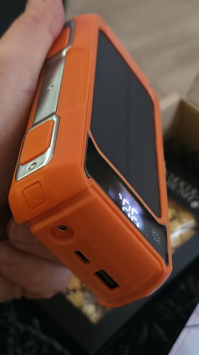 Powerbank Solarny 20000mAh 4 kable usb C, usb A, iphone, micro usb