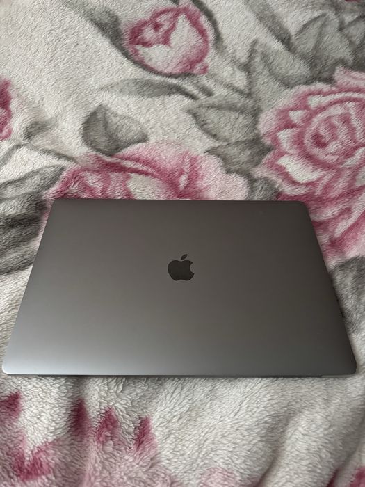 Macbook Pro 2017 i7 512