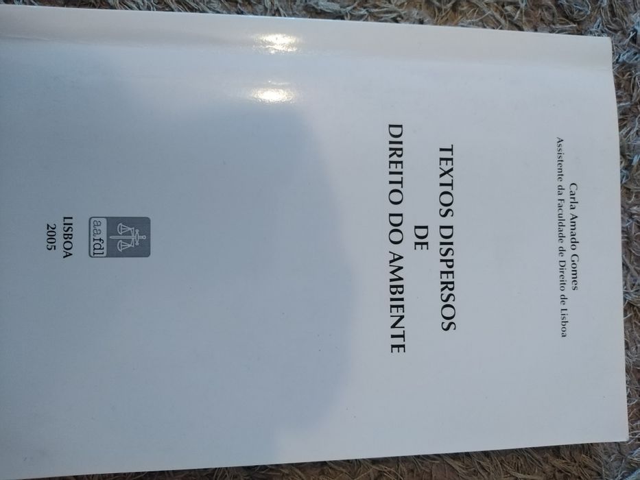 Lote de livros de direito e ciências da saúde desde 8 euros