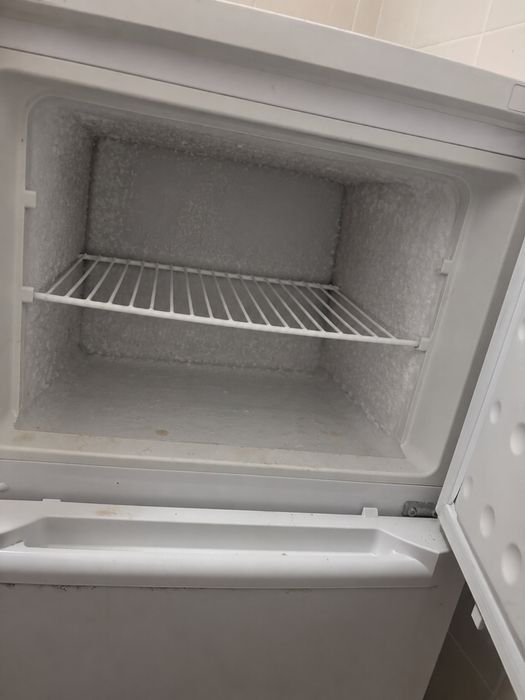 Frigorífico combinado Beko usado em bom estado