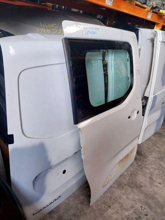 Porta lateral PSA BERLINGO/// PARTNER Ano 2020