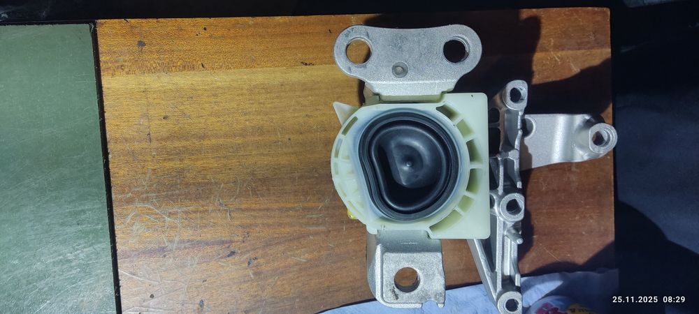 Подушка двигателя К9К Рено меган.