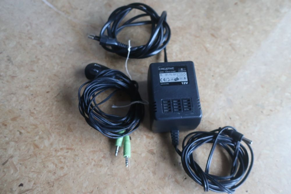 Colunas Cambridge Soundworks SW320 2.1 (excelente definição sonora)