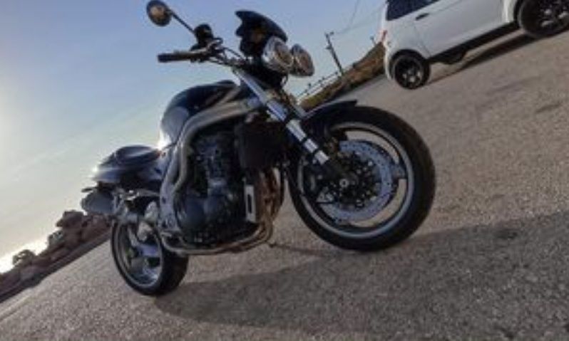 Moto muito estimada - Triumph Speed Triple 955 i