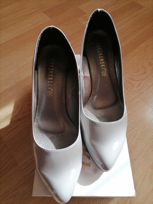 Czółenka lakierowane "Buczkowski" roz 40 - 26,5 cm.